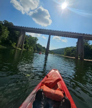 KAYAKS